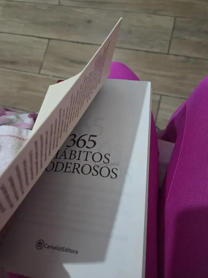 Lateral do livro mostrando a espessura das páginas