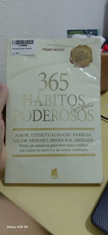 Livro lacrado recém-recebido